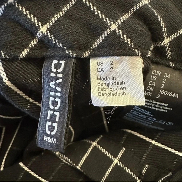 H&M Divided Women's Short A-Line High Waisted Skirt with Front Buttons Sz 2 GUC - Picture 4 of 6